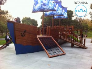 Wooden Ship / Istanbul