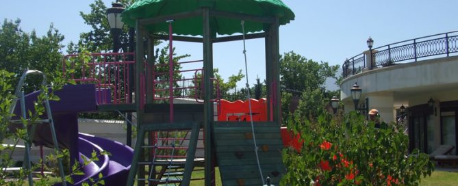 ahşap çocuk oyun parkı